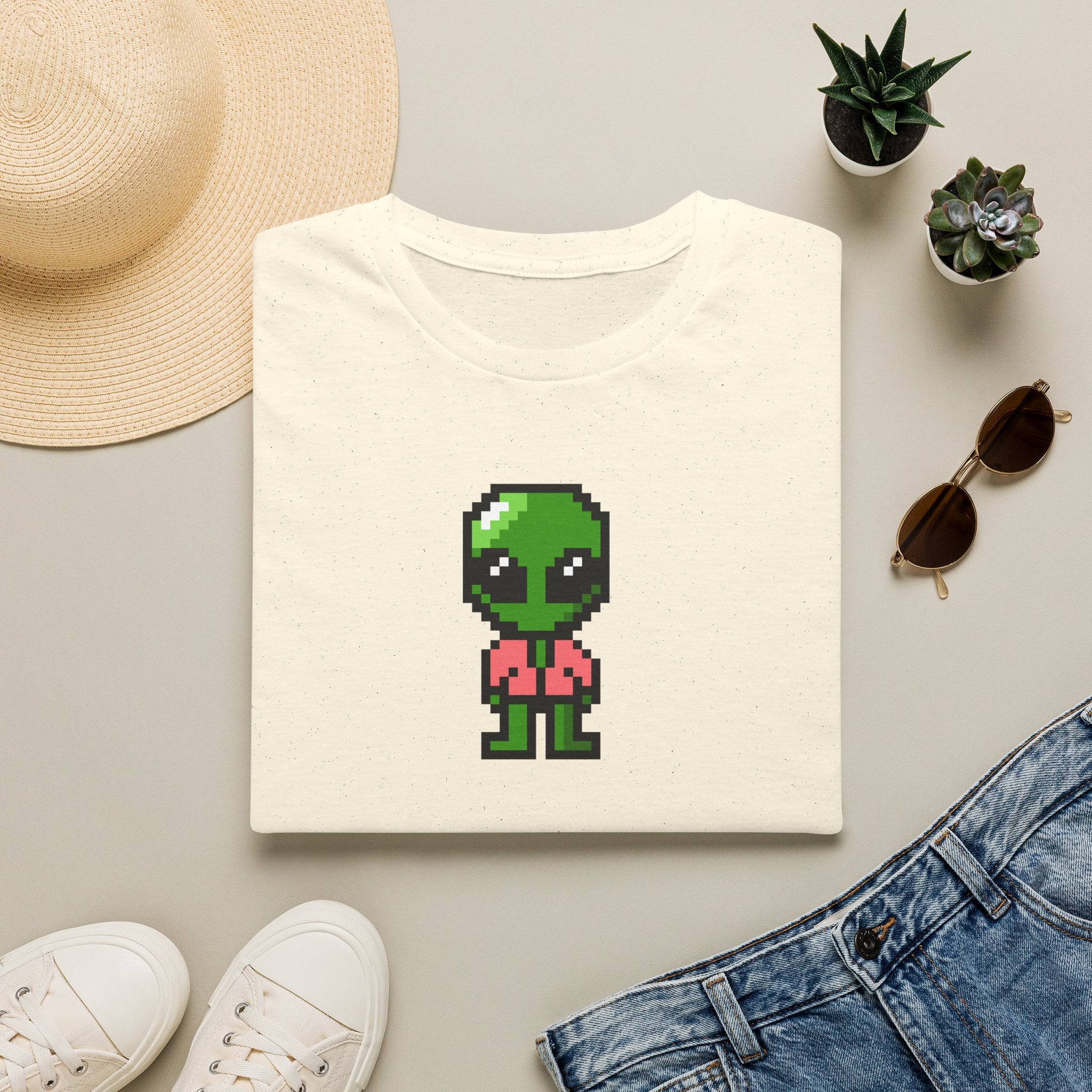 Pixel Alien T‑Shirt — Cute Retro Gamer Alien Graphic Tee