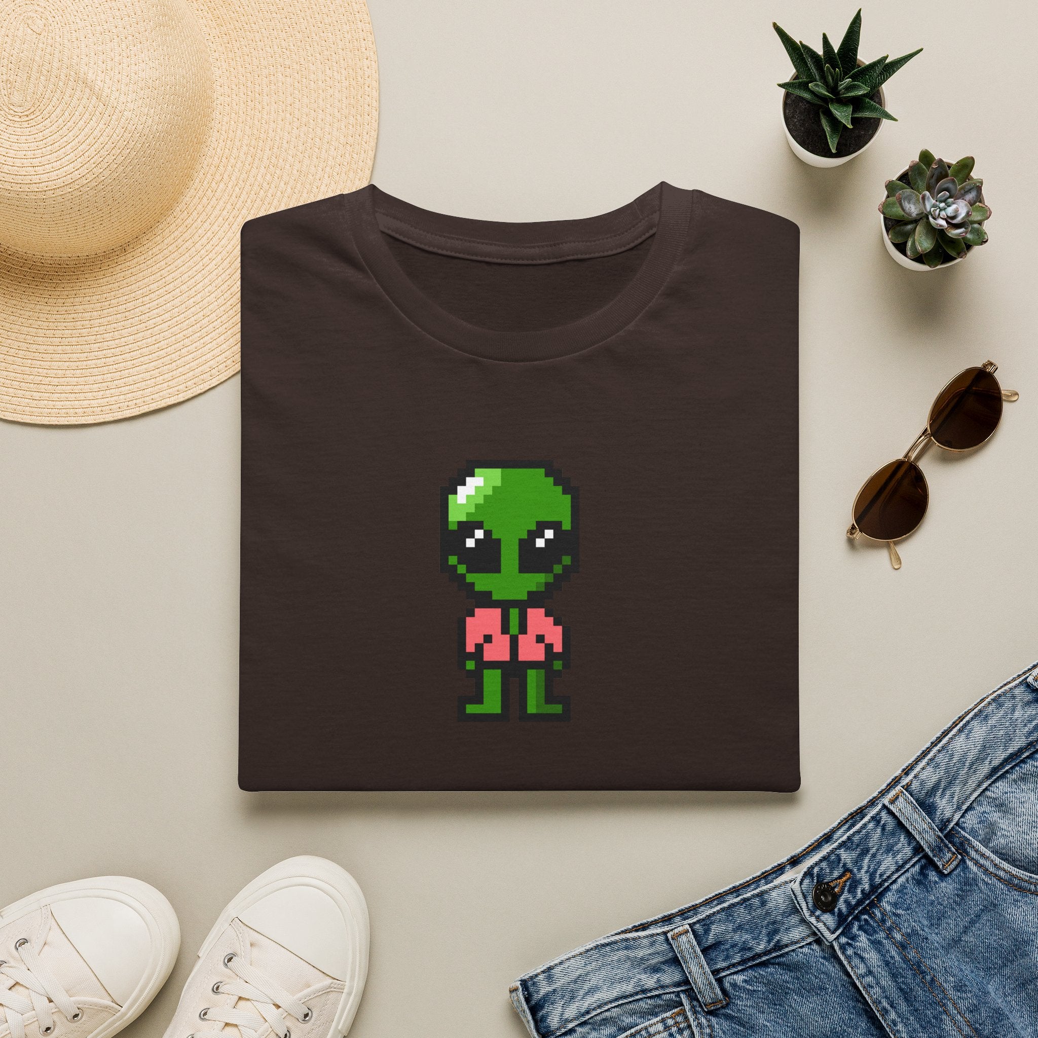 Pixel Alien T‑Shirt — Cute Retro Gamer Alien Graphic Tee