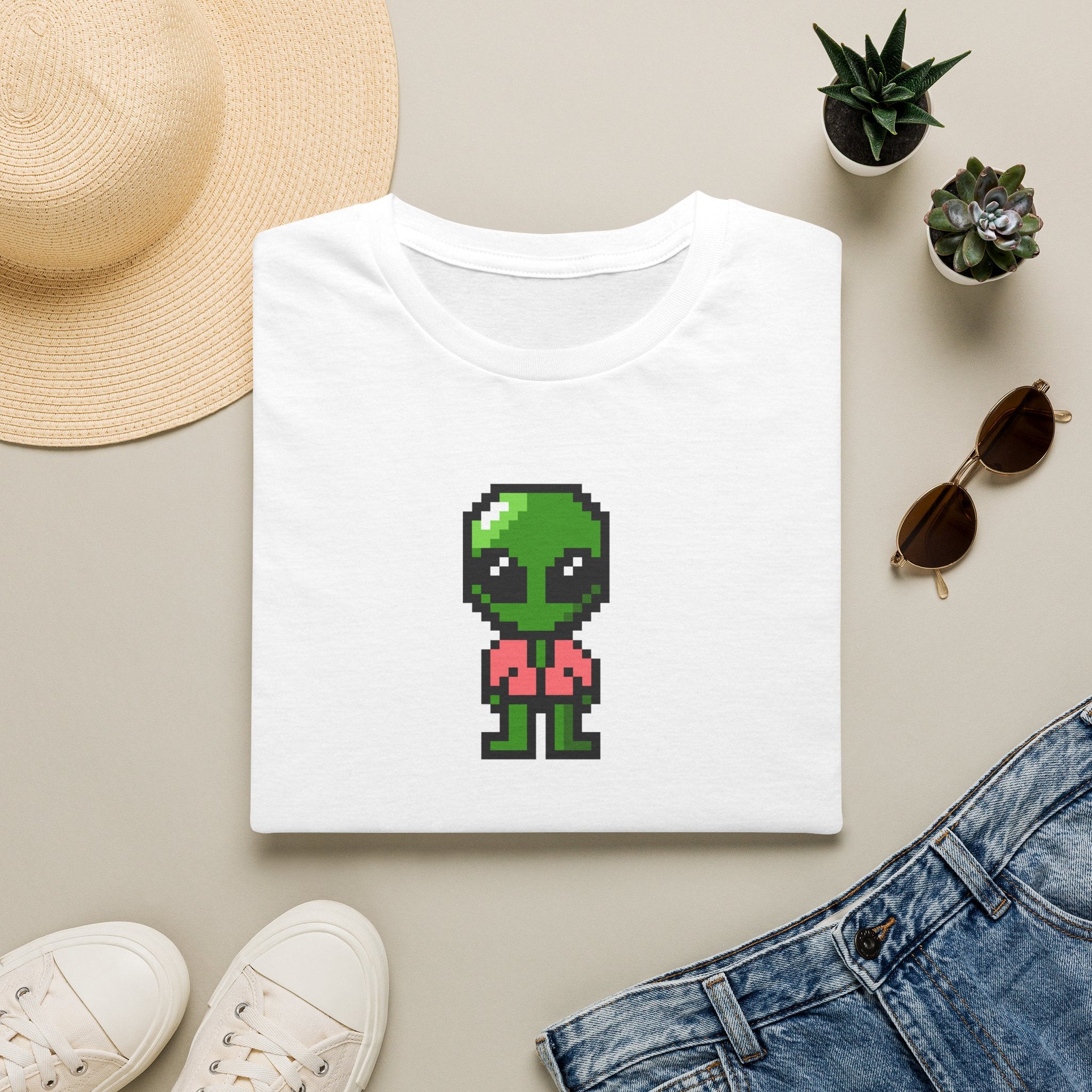 Pixel Alien T‑Shirt — Cute Retro Gamer Alien Graphic Tee