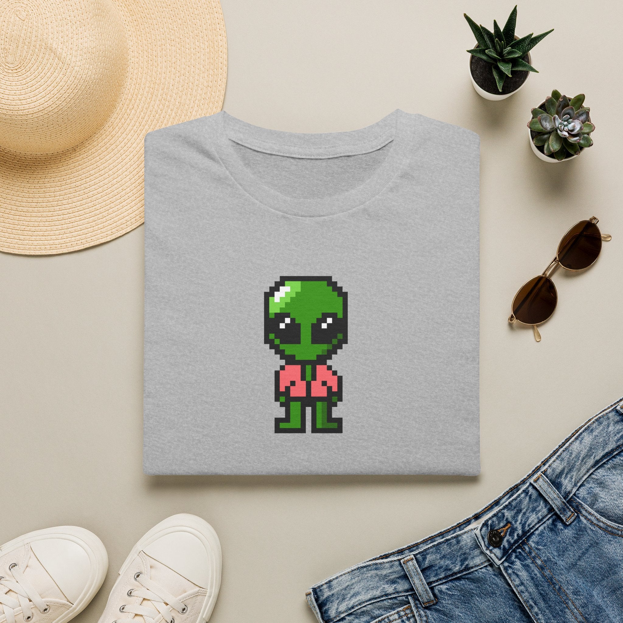 Pixel Alien T‑Shirt — Cute Retro Gamer Alien Graphic Tee