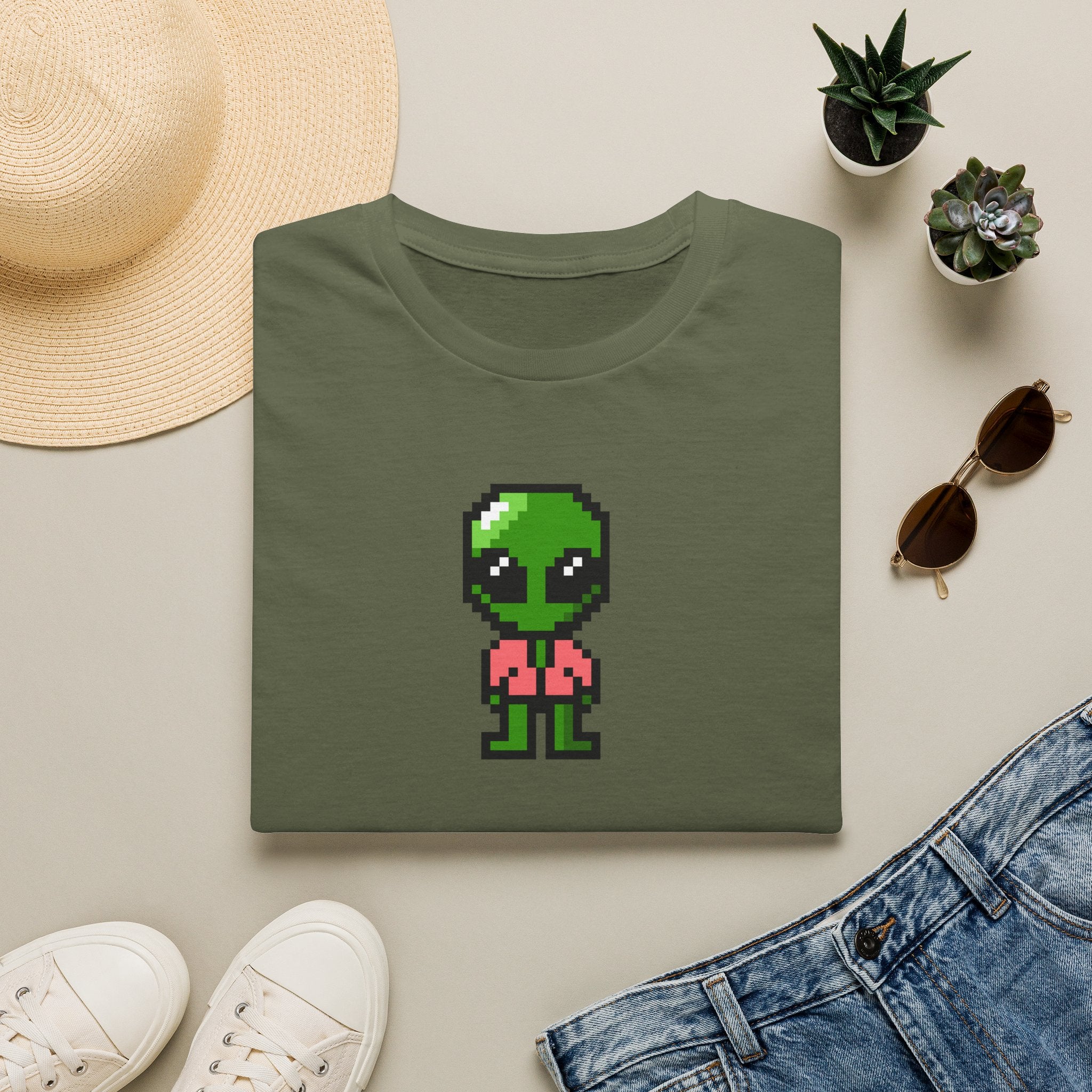 Pixel Alien T‑Shirt — Cute Retro Gamer Alien Graphic Tee