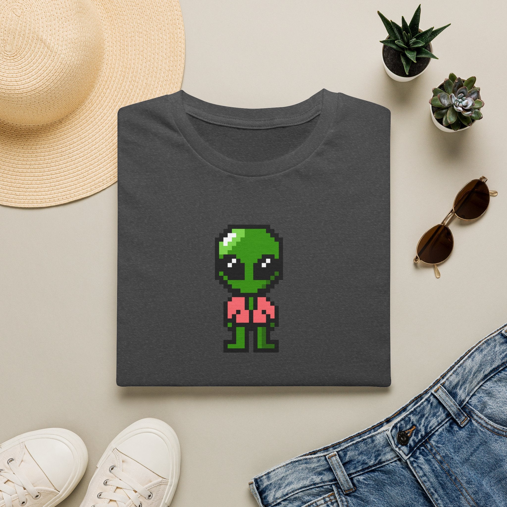 Pixel Alien T‑Shirt — Cute Retro Gamer Alien Graphic Tee